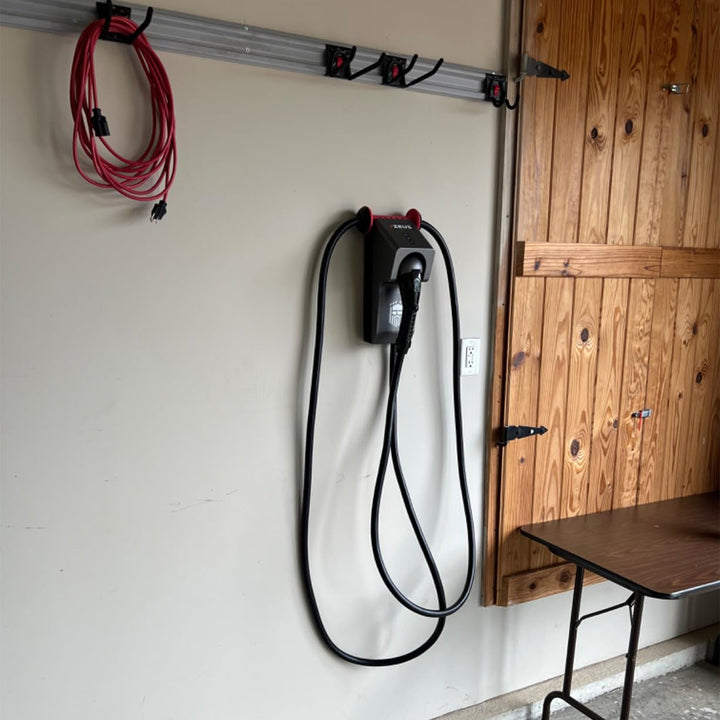 Review # 4: "I wrap a cord at work and it’s a pain. With Zeus, I just set it on top and the cord looks good each time. Highly recommend!"